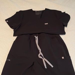 FIGS Black Scrubs Set